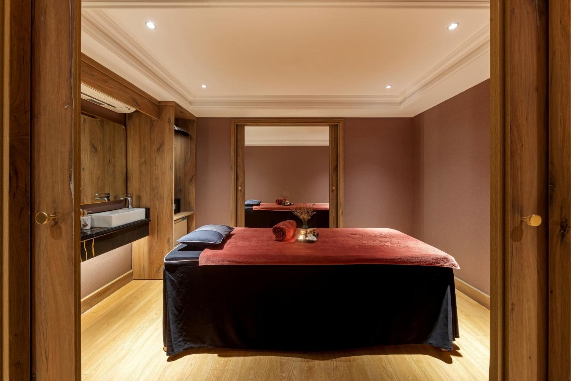 La Siesta Classic Hang Thung Hanoi Eksteriør bilde A treatment room at The Dorchester